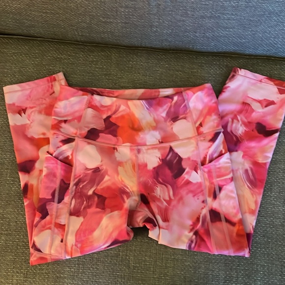 Athleta Ultimate Stash II Capris Painted Energy - Picture 5 of 12